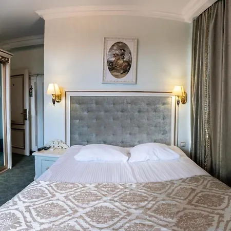 Royal 4*